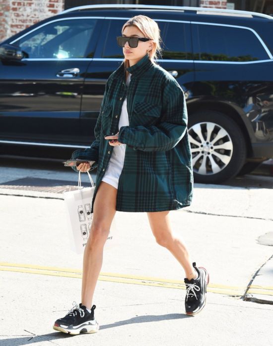 Hailey Baldwinɼģ˽Balenciaga TЬYeezyƳCarmarţаȹ